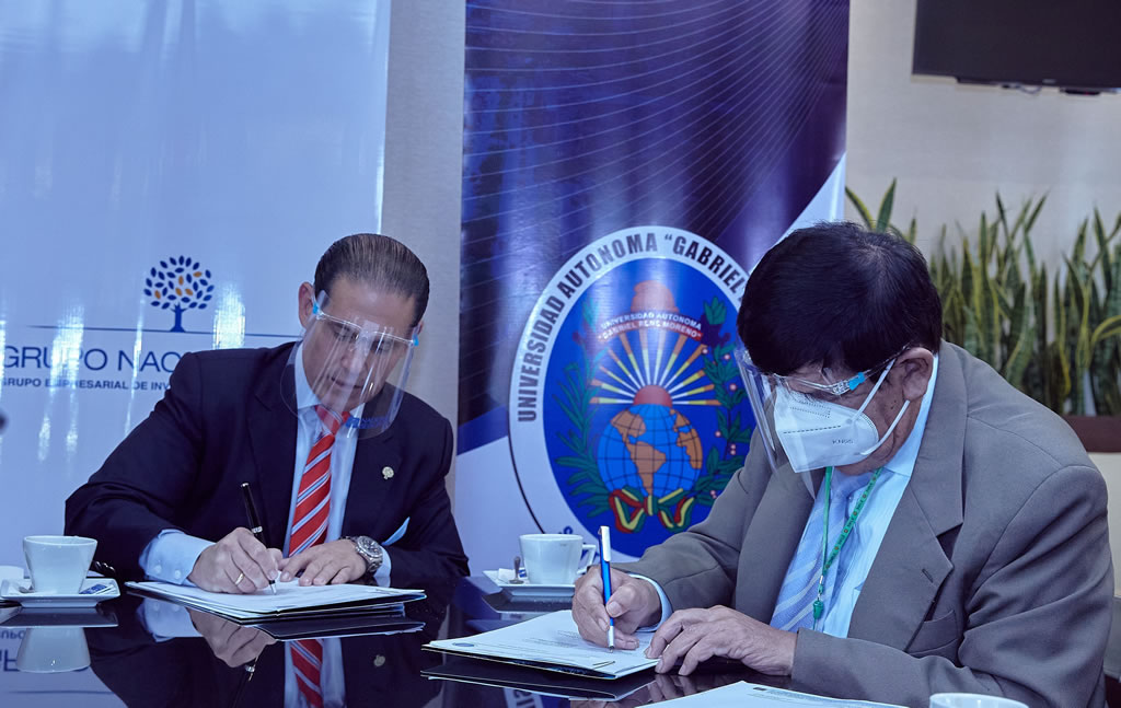 En la firma del convenio