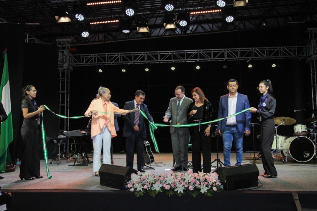 Feria del libro 2025 corte de cinta